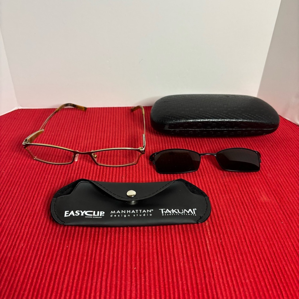 EasyClip Takumi Manhattan Design Eyeglasses and Magnetic sun Glasses with Case